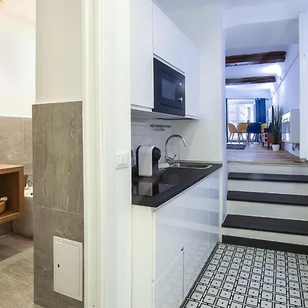 1 Bedroom In דירה